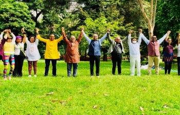 Festival of Unity takes the form of 'Unity Chain'. As part of AKAM and the celebrations of the Birth Anniversary of Sardar Patel, Embassy organized 'Unity Chain' at the famous La Estancia Park in Caracas